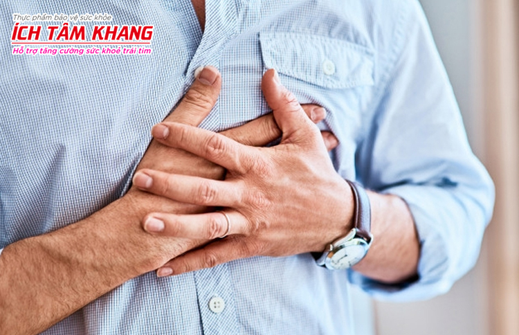 Cơn đau thắt ngực là triệu chứng điển hình của co thắt mạch vành